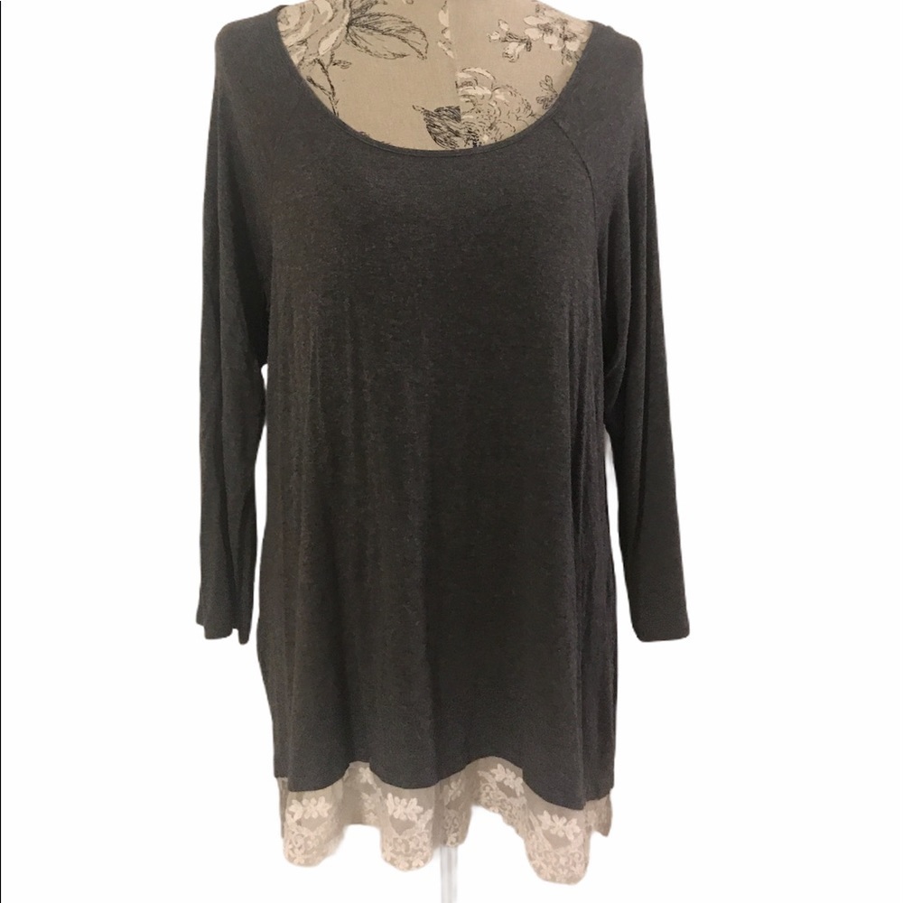 *AVENUE gray lace top 14/16